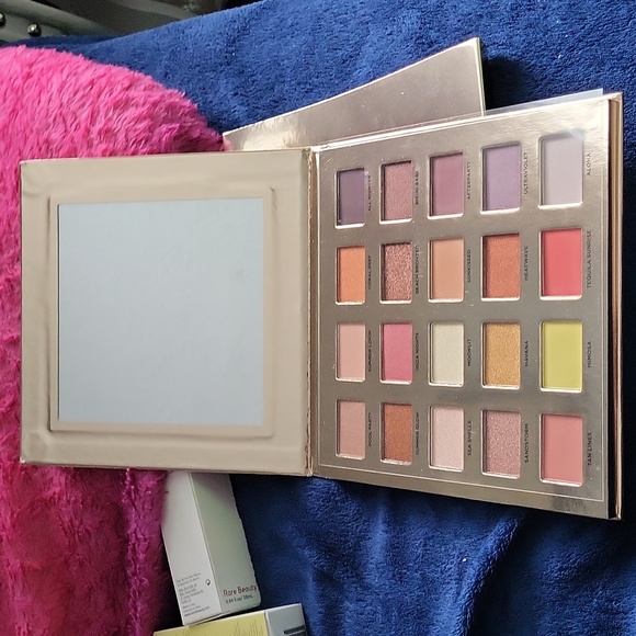 ICONIC LONDON - Picture 3 of 4